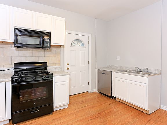 2nd image of 3436 W Huron St Unit 1W