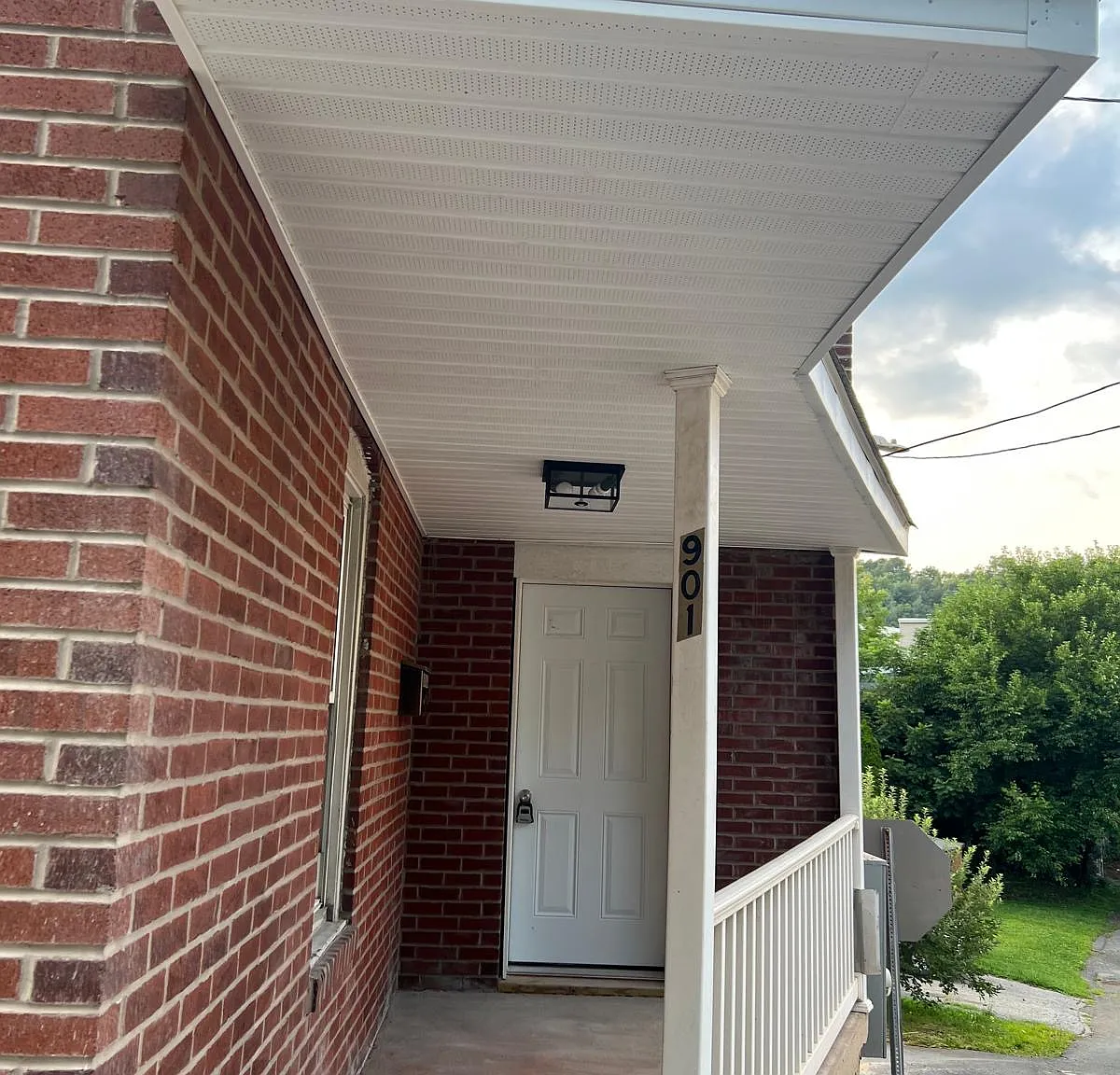 4 bed, 1.5 bath, 2240 sqft, $2,000 — Photo 3