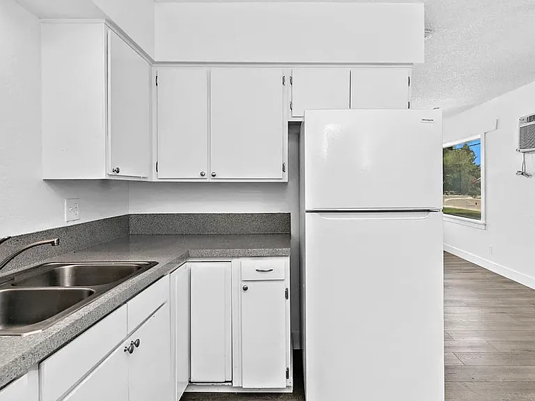 135 Davis Ave #1 — Photo 1