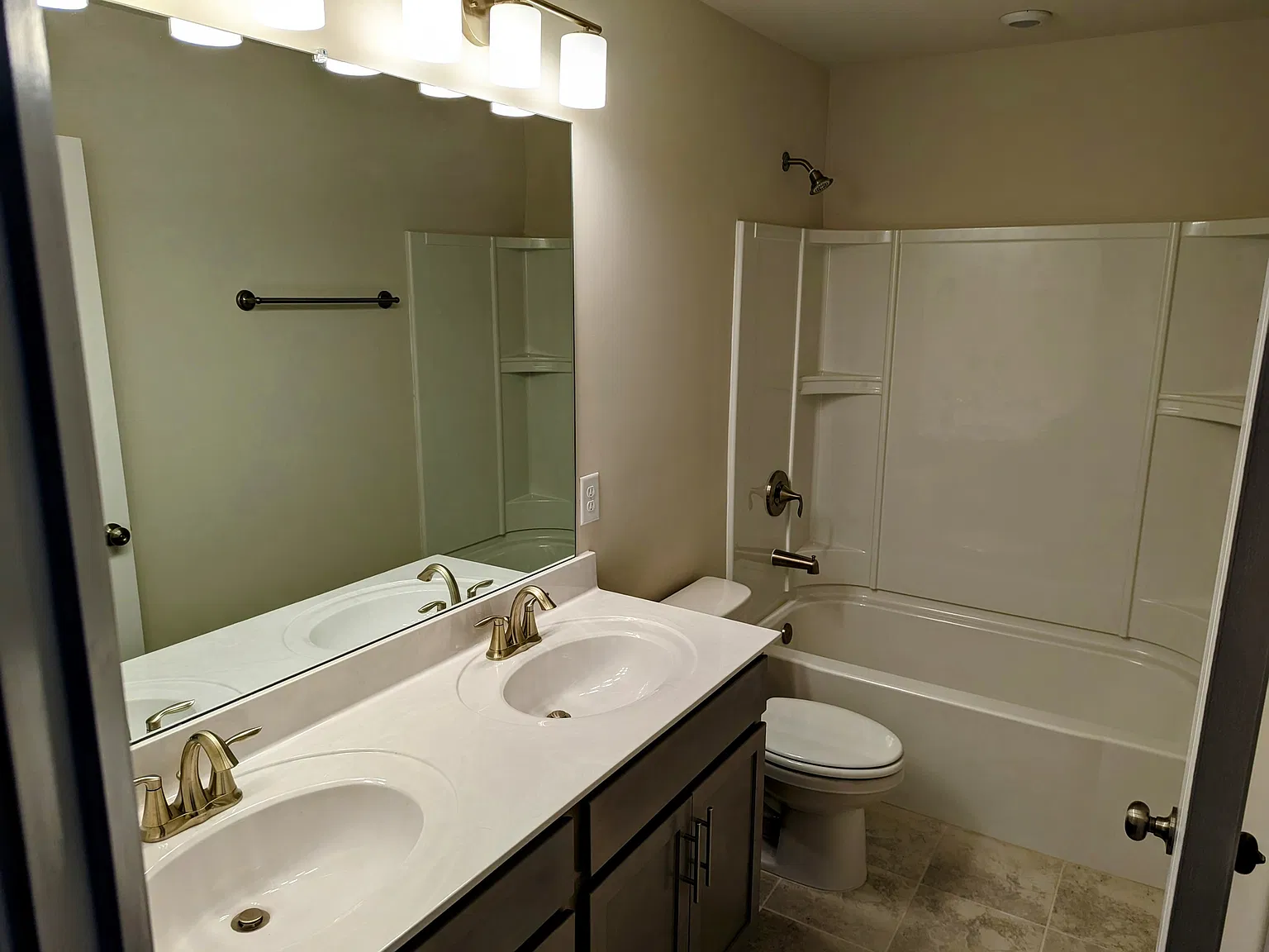 534 Medwyk Drive - 534 — Photo 2