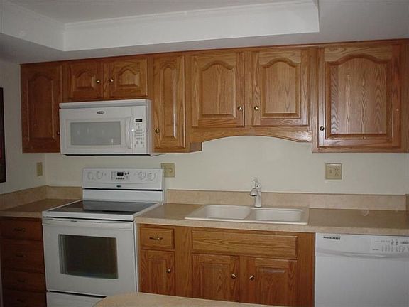 2nd image of 2662 S Kings Arms Cir