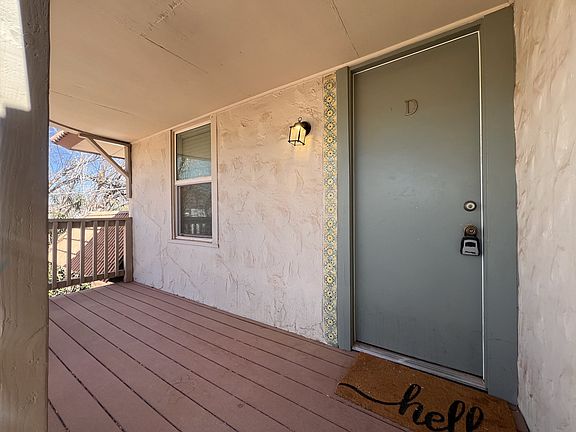 4th image of 624 W Pinkley Ave #D