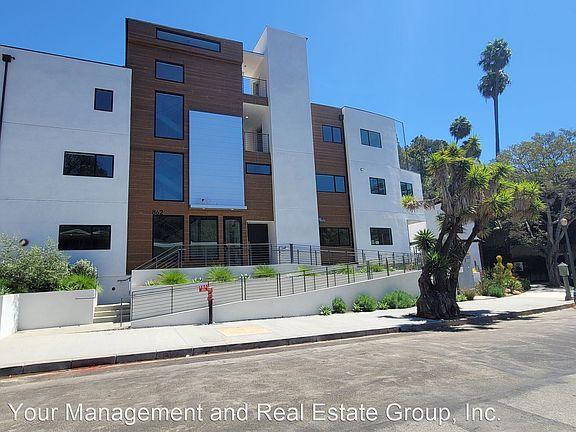 3rd image of 862 Moraga Dr #206