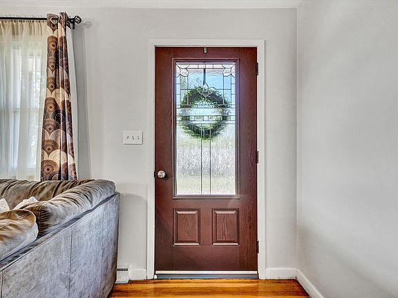 3rd image of 4731 Peach Tree Dr NW