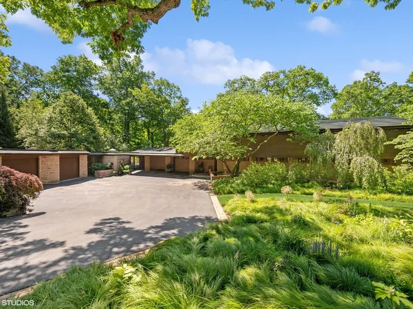 170 N Mayflower Rd, Lake Forest, IL 60045