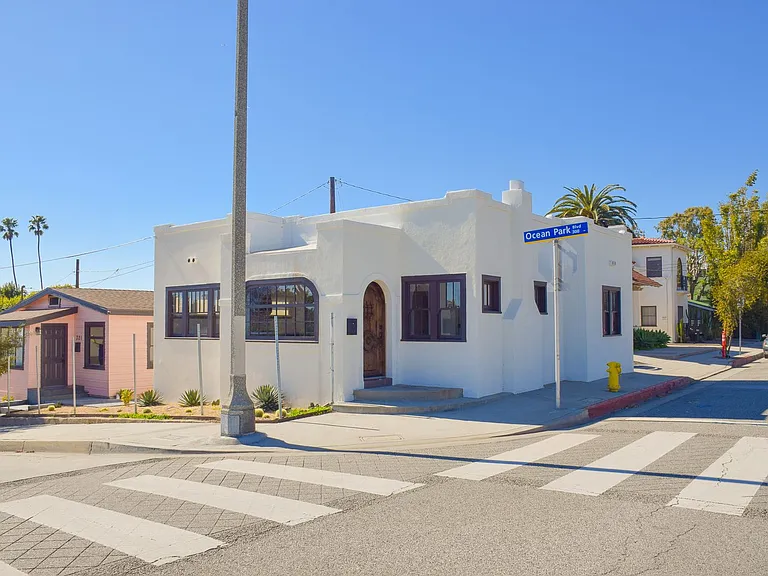 317 Ocean Park Blvd — Photo 56