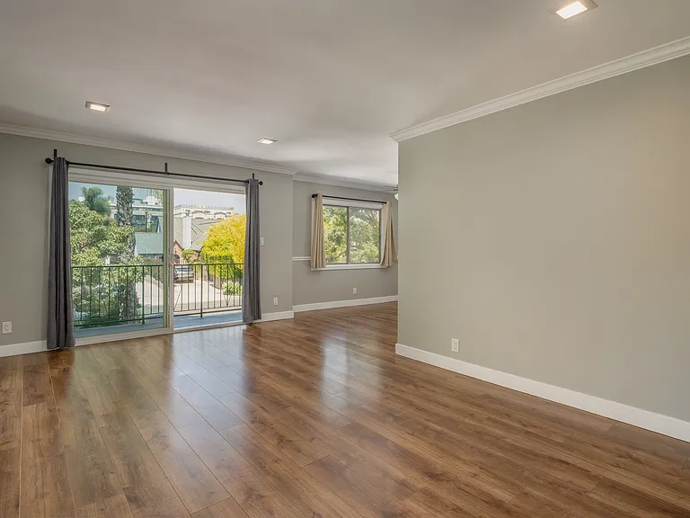 1322 S Ogden Dr #8 — Photo 3