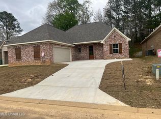 121 Ashley Park Dr, Byram, MS 39272
