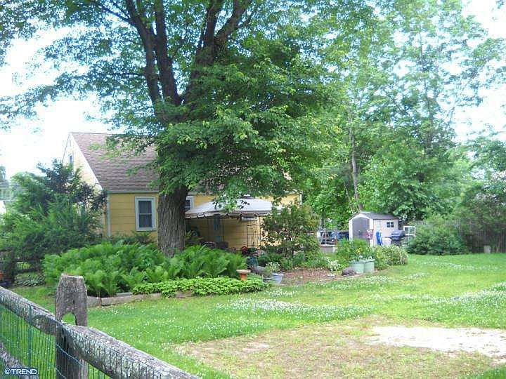 2nd image of 423 W County Line Rd