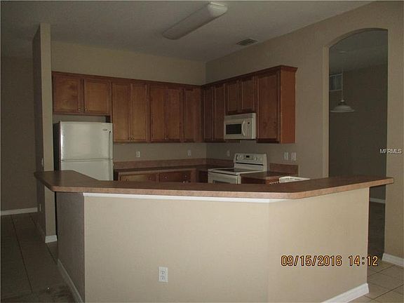 5th image of 143 Aurora St