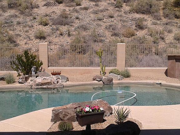 5th image of 932 E South Fork Dr