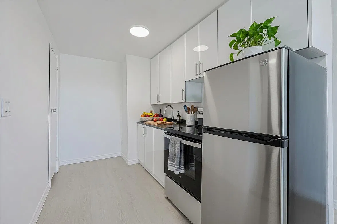 2204 Dufferin Street — Photo 1