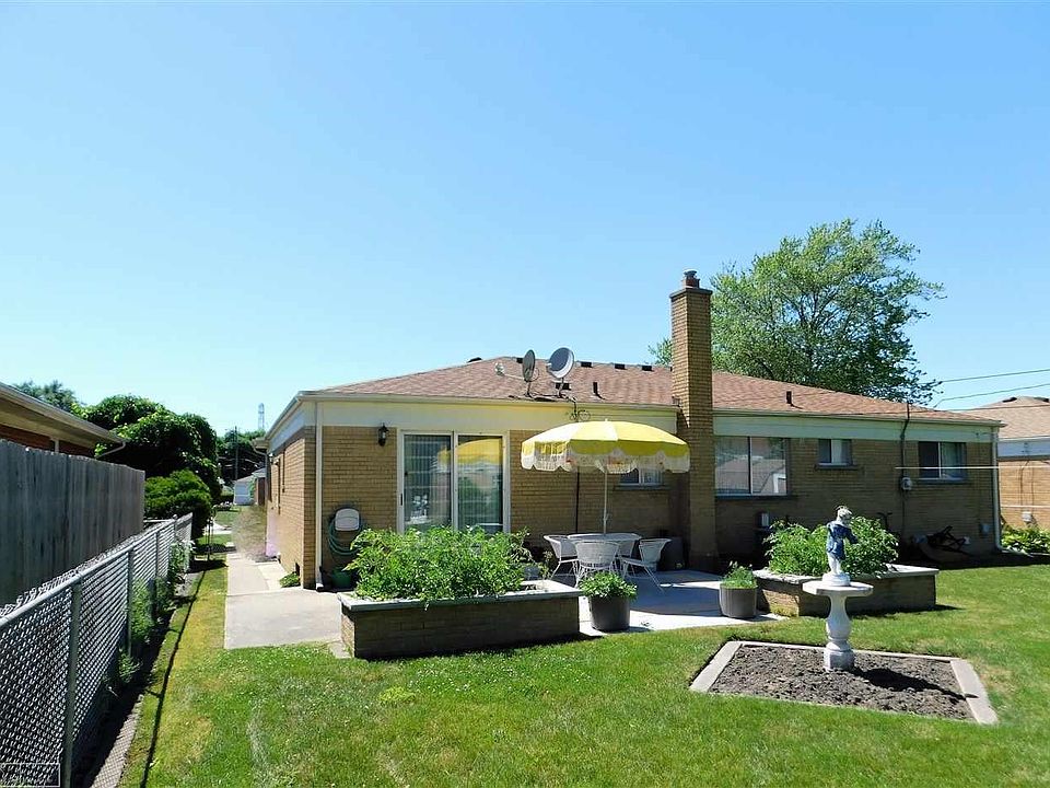 2nd image of 27554 Dover Ave
