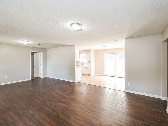 3rd image of 3709 Torres Ct