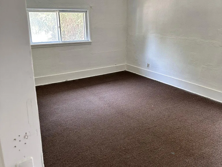 600 N Sprague St — Photo 11