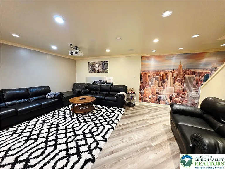 1052 Kingston Ln — Photo 38