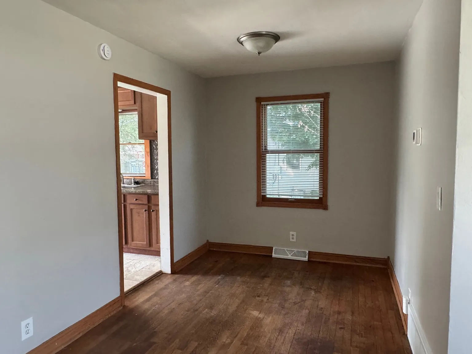 3 bed, 1000 sqft, $1,600 — Photo 4