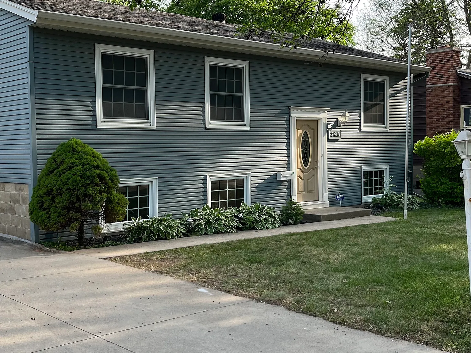 4 bed, 1976 sqft, $2,100 — Photo 4
