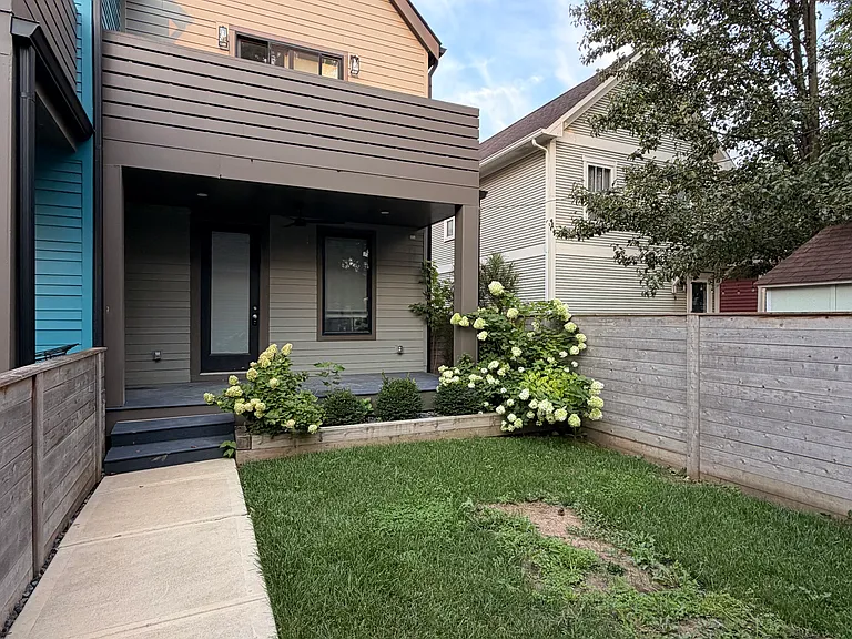 1954 Bellefontaine St — Photo 43