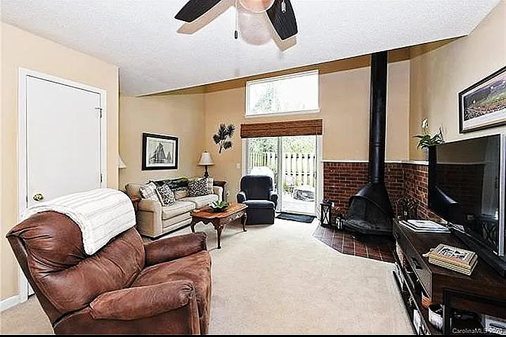 3358 Heathstead Pl — Photo 4