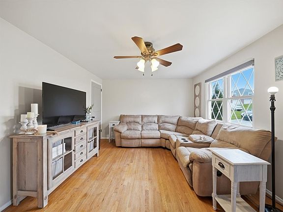 3rd image of 134 York Way