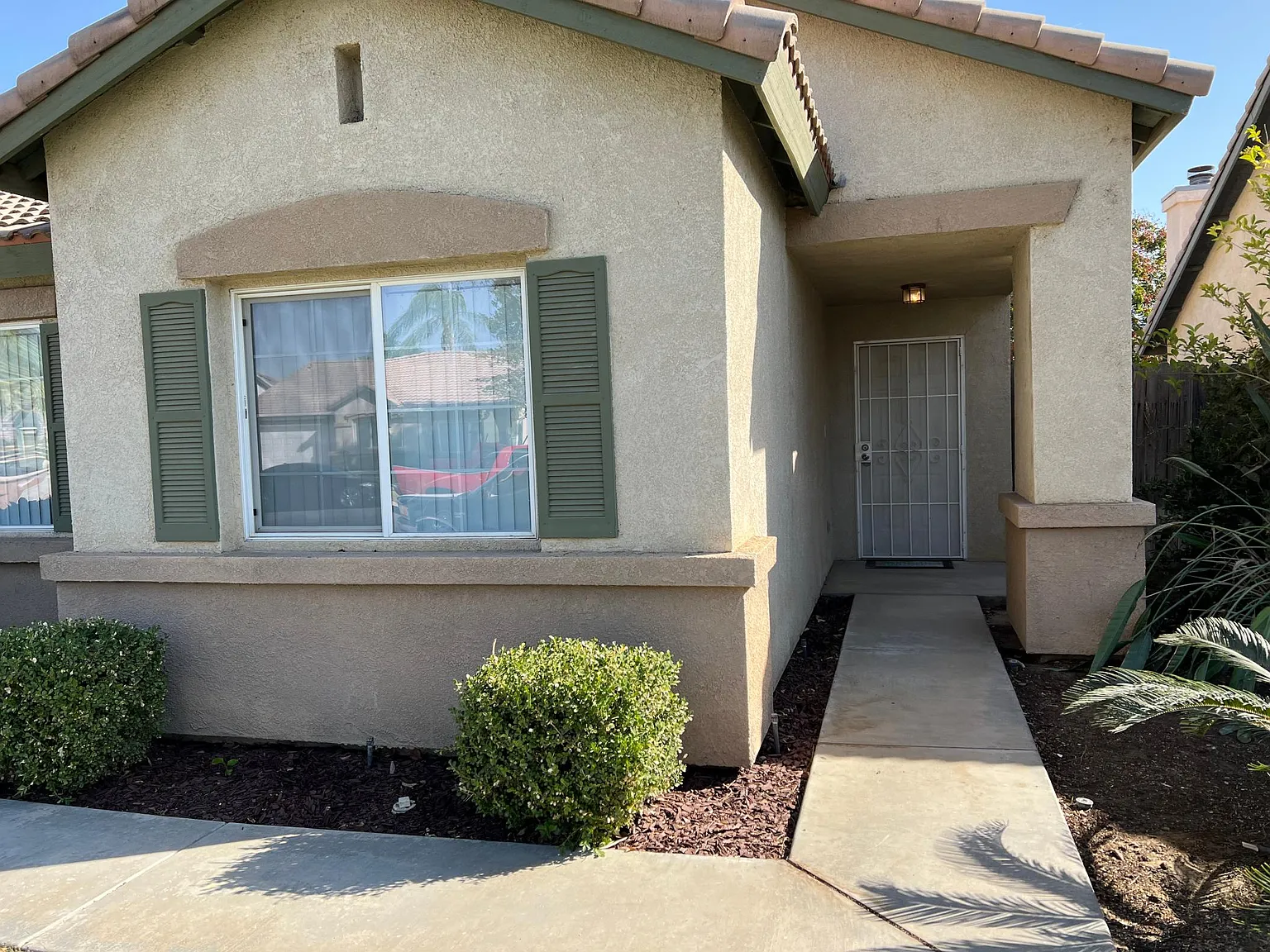 3 bed, 1268 sqft, $2,200 — Photo 3
