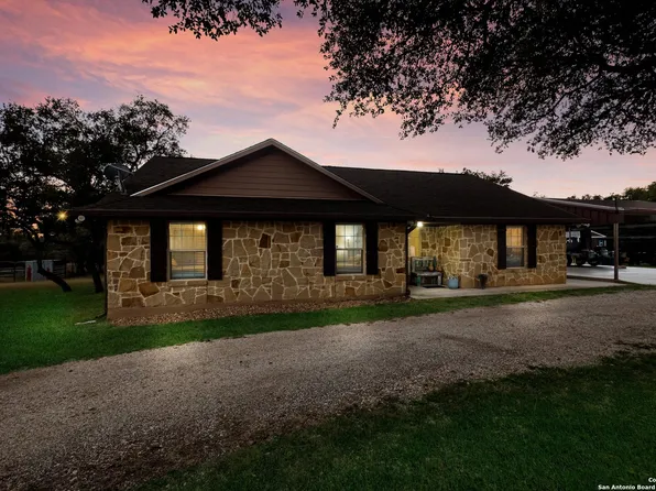417 CR 2471, Hondo, TX 78861