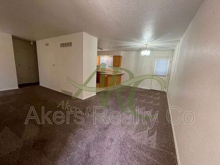 2730 Poplar St #B — Photo 3