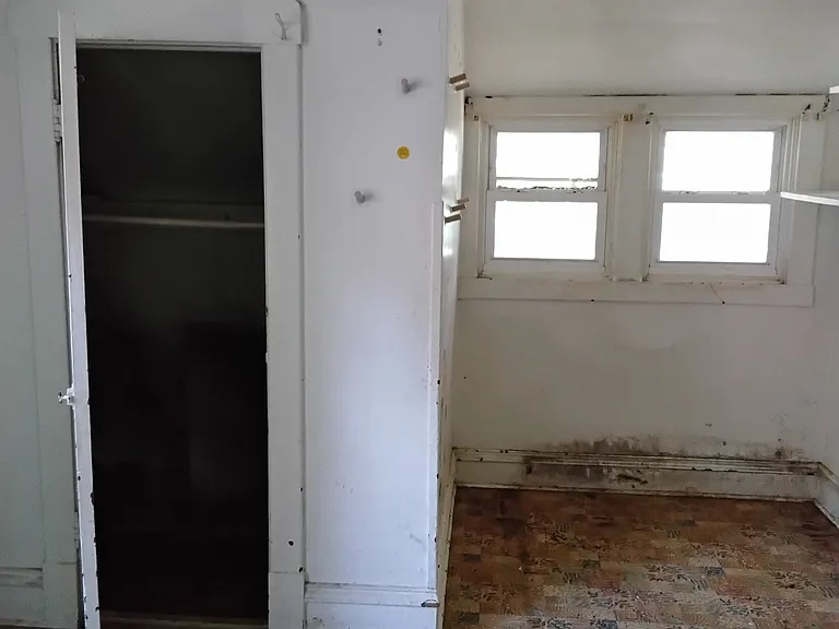 800 S Greenlawn Ave — Photo 8