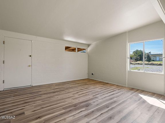 2nd image of 110 N Park Pl