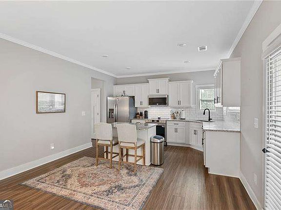 5th image of 68 Jeffrey Ln