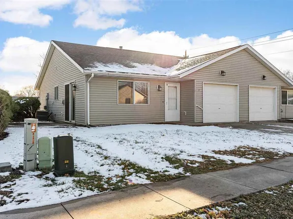 15 Blue Stem Ct, Iowa City, IA 52240