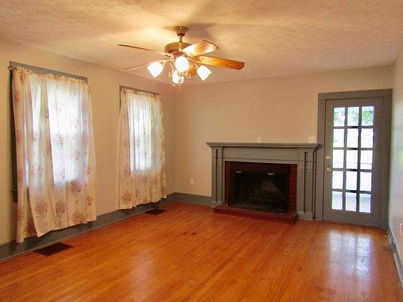 3rd image of 1020 Boelte Ln