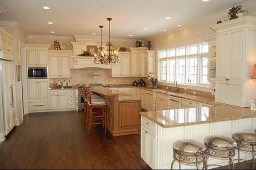 2nd image of 13623 Cambridge Dr
