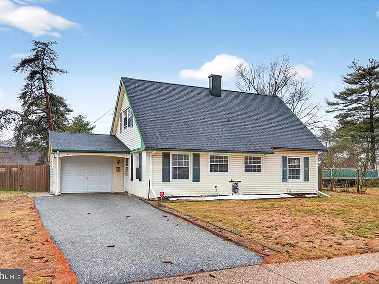 6 Sherwood Ln — Photo 1