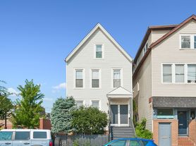 2818 N Ashland Ave, Chicago, IL
