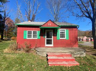 209 Cottage Ln, Cresco, PA 18326