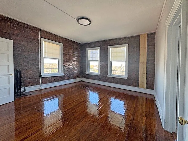 Carolina Apartments — Photo 11