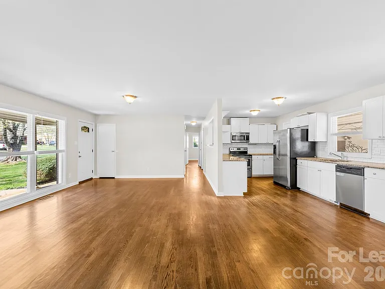 4033 Woodgreen Ter — Photo 7