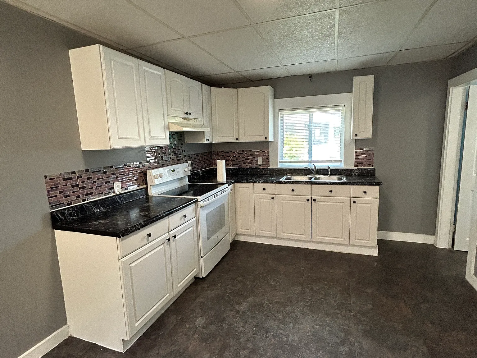 4 bed, 1000 sqft, $2,600 — Photo 2