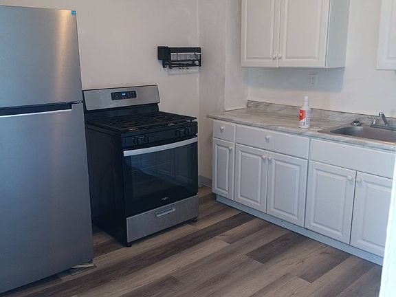 3rd image of 916 Gibson St Floor 1