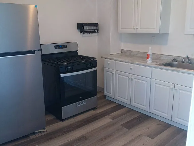 916 Gibson St #1 — Photo 3