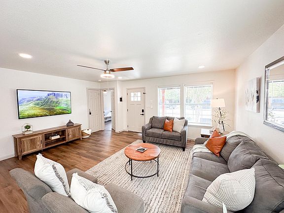 Smart TV, Living Room