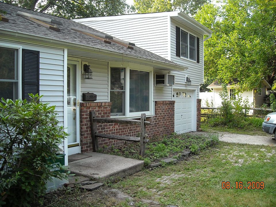 front - new anderson windows, roof and vinyl siding