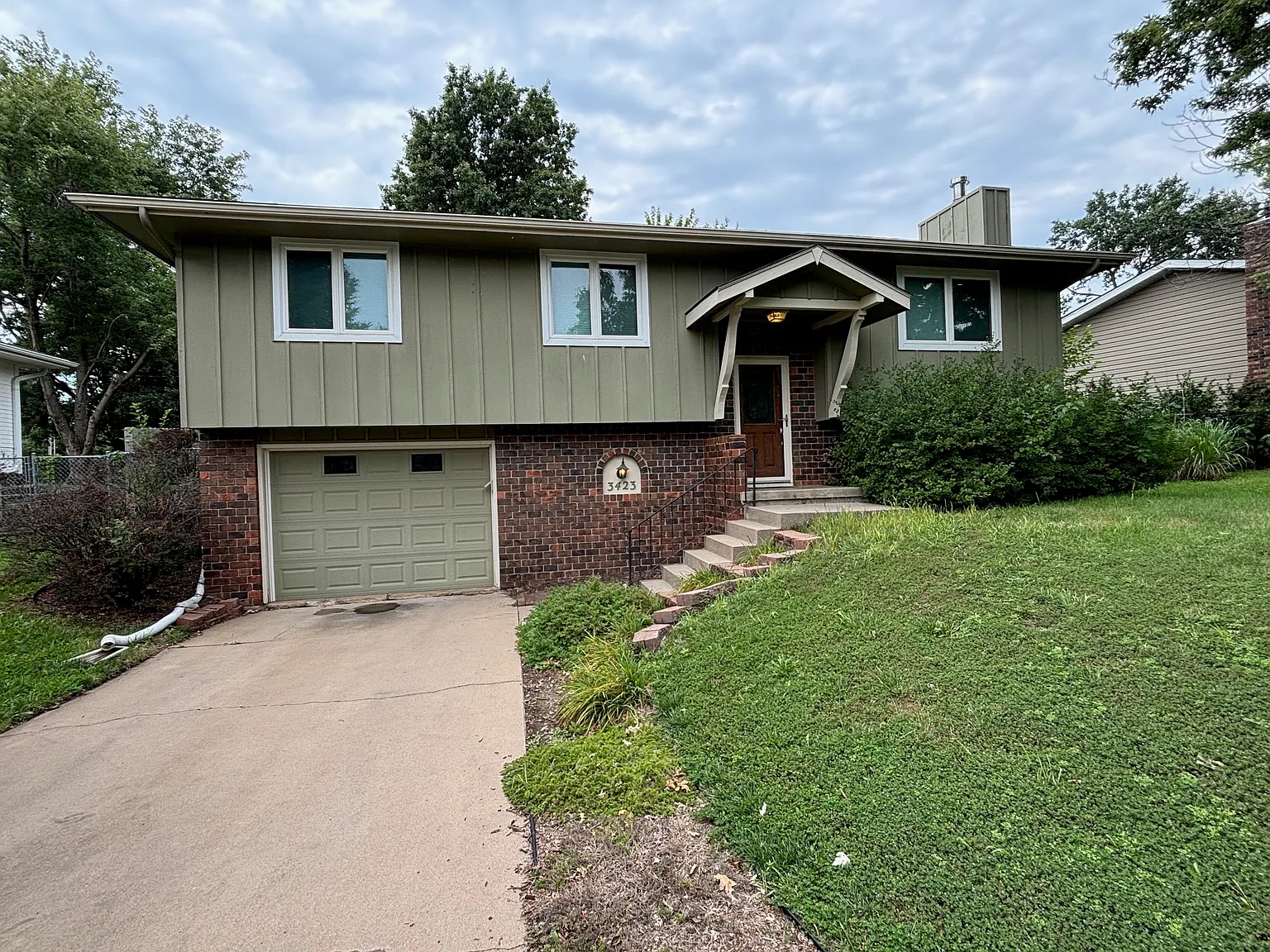 3 bed, 2075 sqft, $2,000 — Photo 1