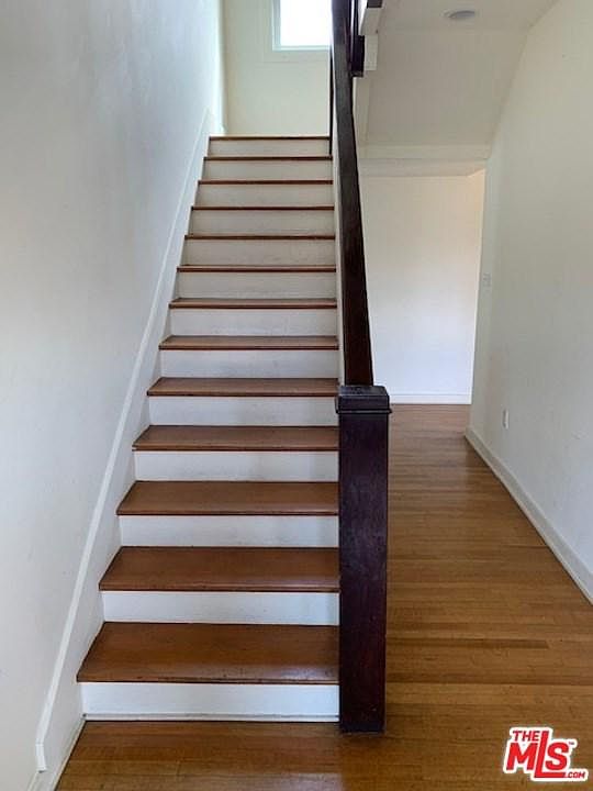 2nd image of 1372 Lucile Ave
