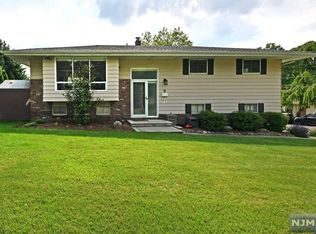 5 Sturms Pl, Park Ridge, NJ 07656