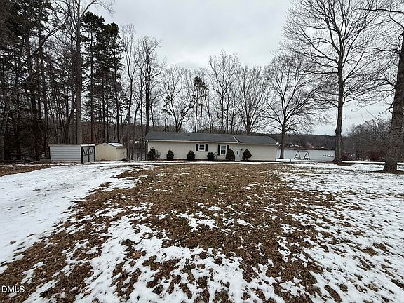 4th image of 324 Holly Berry Ln
