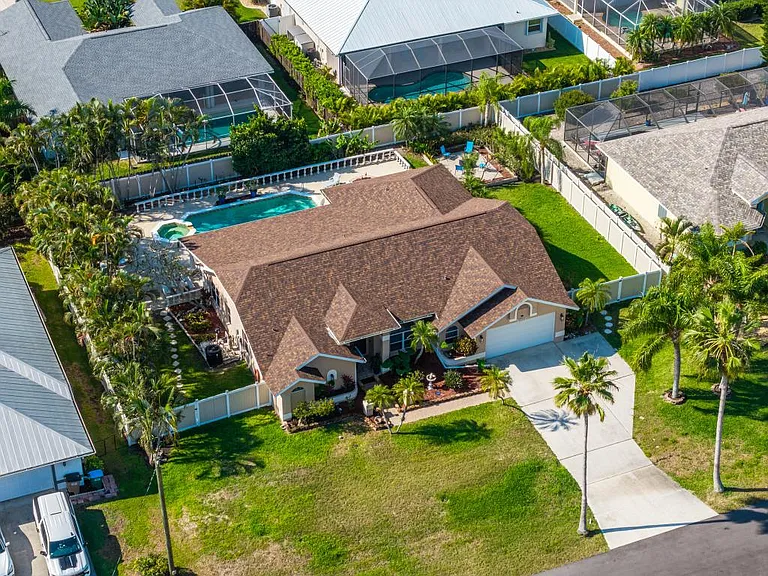 2310 SW 53rd St — Photo 8