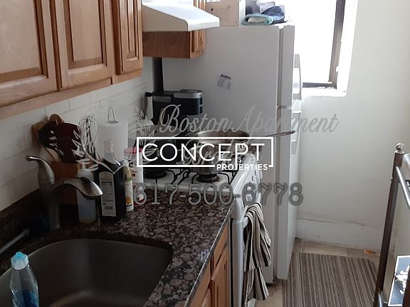 4th image of 204 Hemenway St #9/10